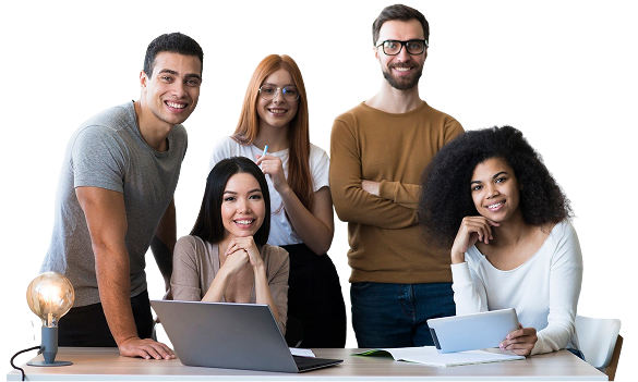 Equipo de creadores y profesionales de marketing reunidos.